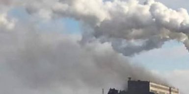 Активисты обвинили пожарных в невыезде на дымящуюся ТЭС: видео