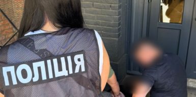 Співробітник одеського ТЦК торгував підробними довідками та обіцяв зняти з бази розшуку