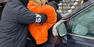 У Києві затримали чоловіка, який за гроші обіцяв виготовити фальшиві меддовідки для ВЛК