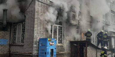 На левом берегу Днепра горел склад магазина «Ева»: фото