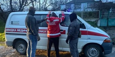 До кордону на машині швидкої: на Одещині поліція затримала двох перевезників ухілянтів