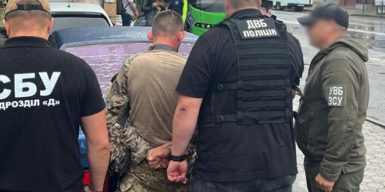 На Закарпатті затримали працівника ТЦК, який за 16 тис. грн знімав чоловіків з розшуку