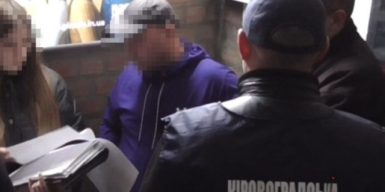 Житель Кіровоградщини за гроші пропонував “допомогу” у складанні іспиту на категорію «С»