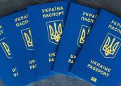 Чоловік у Дніпрі продавав підроблені ID-паспорти та водійські посвідчення через Instagram і Telegram