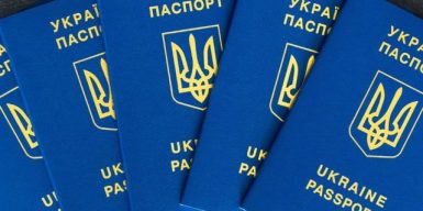 Чоловік у Дніпрі продавав підроблені ID-паспорти та водійські посвідчення через Instagram і Telegram
