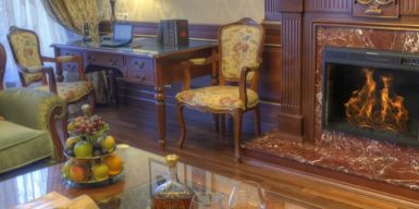 Скандал в одеському готелі: блогерка заявила про крадіжку прикрас, які вона везла в Дніпро на благодійний аукціон для ЗСУ