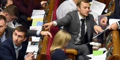 “Слуги” популизма: депутаты Зе-фракции стали рекордсменами по самым нереалистичным законопроектам