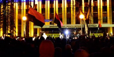 Под ДнепрОГА прошел очередной митинг против капитуляции: фото, видео