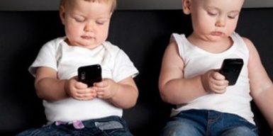 Малыш в смартфоне: в «Дії» теперь можно оформить детские документы