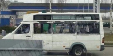В Днепре заметили микроавтобус без стекол: фото
