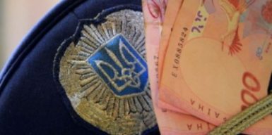 На Днепропетровщине полицейский пошел под суд за рэкет и взятку