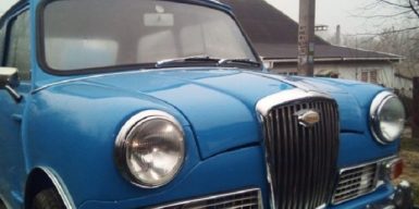 В Днепре умелец восстановил уникальный британский ретро-автомобиль: фото