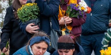 Как провели в последний путь жертв авиакатастрофы под Харьковом: фото