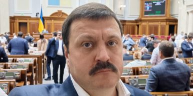 15 років тюрми з конфіскацією: ВАКС заочно засудив екснардепа Андрія Деркача за держзраду та незаконне збагачення