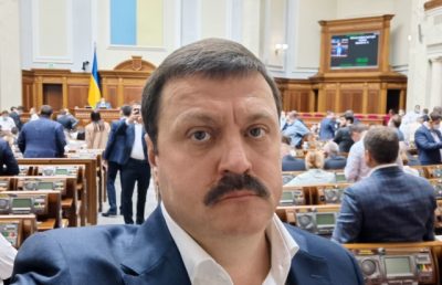 15 років тюрми з конфіскацією: ВАКС заочно засудив екснардепа Андрія Деркача за держзраду та незаконне збагачення