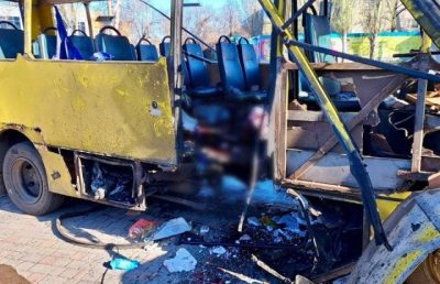 Ворог атакував FPV-дроном міський автобус у центрі Нікополя: троє загиблих, багато поранених