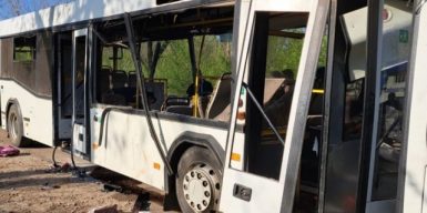 У Марганці ворог вдарив дроном-камікадзе по автобусу з працівниками підприємства: багато загиблих та поранених