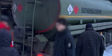 На Чернігівщині викрито схему розкрадання пального, призначеного для охорони держкордону: серед фігурантів – прикордонники та депутат