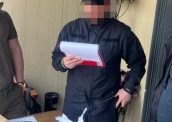 «Абонемент» на виїзд за 30 тис. доларів: у Львові ДБР затримало прикордонника