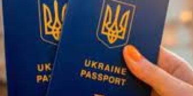 Закордонні паспорти українців визнані недійсними: кого стосується