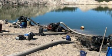 Посадовець Держгеонадр сприяв незаконному видобутку 5 тонн бурштину