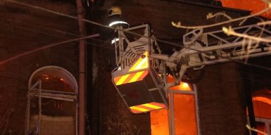 Масована ракетно-дронова атака на Дніпро: є загиблі та десятки поранених, пошкоджено житлові будинки, заклади освіти та музей