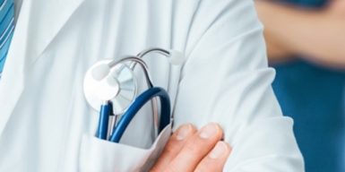 Директор черкаської лікарні підозрюється у закупівлі медобладнання за завищеною ціною