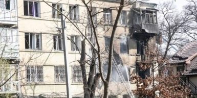 Ворожим ударом у середмісті Дніпра пошкоджено близько семи багатоповерхівок й гімназію