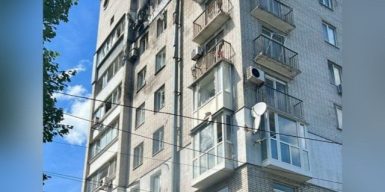 Росіяни знову завдали удару по Дніпру: пошкоджено багатоповерхівку, поранено дитину