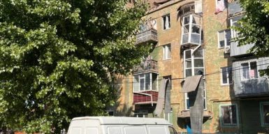 Ворог атакував Дніпро безпілотниками: пошкоджені багатоповерхівки, є поранені