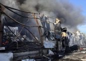 Ворог атакував склади у передмісті Дніпра: виникла пожежа, є поранені