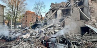 Ворог масовано атакував Дніпро безпілотниками та ракетами