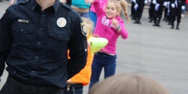 В центре Днепра танцевали полицейские