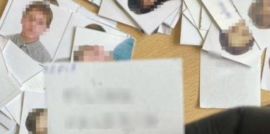 Жінки-перекладачки та засновник благодійного фонду “торгували” українськими дітьми за кордон для усиновлення іноземцями