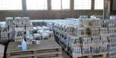 Покривав виробників контрафакту і сам торгував алкоголем: на Полтавщині експодатківця засудили до 4 років тюрми