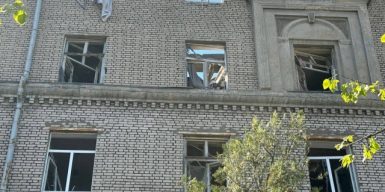 Ракетна атака на Дніпро: пошкоджено заклади освіти, житлова забудова, є загиблий та поранені