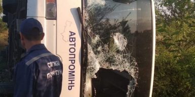 Под Днепром автобус попал в аварию: есть погибшие (фото)