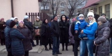 Жители Авиаторского вышли на митинг в поддержку 109 маршрута: фото