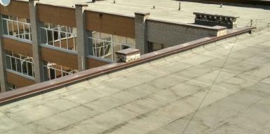 Школы Днепра начнут учебный год с новыми крышами и туалетами: фото
