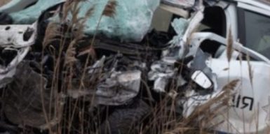 Смертельна ДТП на Дніпропетровщині: поліцейська автівка зіткнулася з фурою