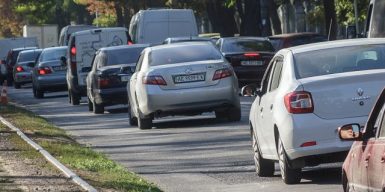 В Днепре просят убрать грузовики с Янтарной и Донецкого шоссе