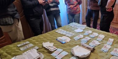 Директорка школи зі спільниками брали хабарі з чоловіків за працевлаштування на посаду вчителя