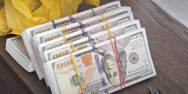 Начальника слідчого відділу управління СБУ в Полтавській області та його підлеглого затримали на хабарі у $110 000