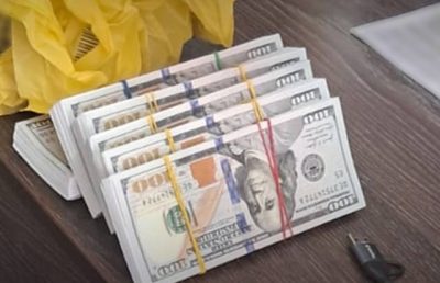 Начальника слідчого відділу управління СБУ в Полтавській області та його підлеглого затримали на хабарі у $110 000