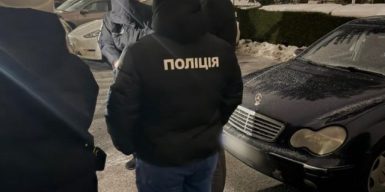 Посадовця Хмельницької ОДА затримали на хабарі: під час обшуків у нього вилучено мільйони готівки