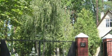 На київському кладовищі “мертвим душам” виплатили 1,5 млн грн за прибирання