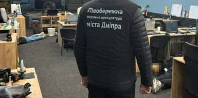 Обкрадали громадян через фіктивні “захисні додатки”: у Дніпрі ліквідували мережу шахрайських кол-центрів
