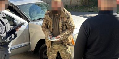 На Дніпропетровщині намагались підкупити заступника комбата за “непомітне” вивезення військовослужбовця з частини