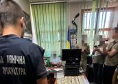 У Кривому Розі затримали працівника благодійної організації за продаж гуманітарних авто для ЗСУ