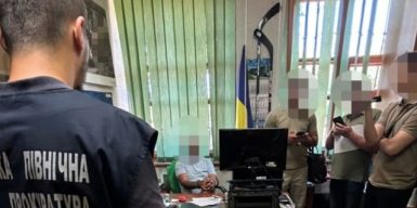 У Кривому Розі затримали працівника благодійної організації за продаж гуманітарних авто для ЗСУ